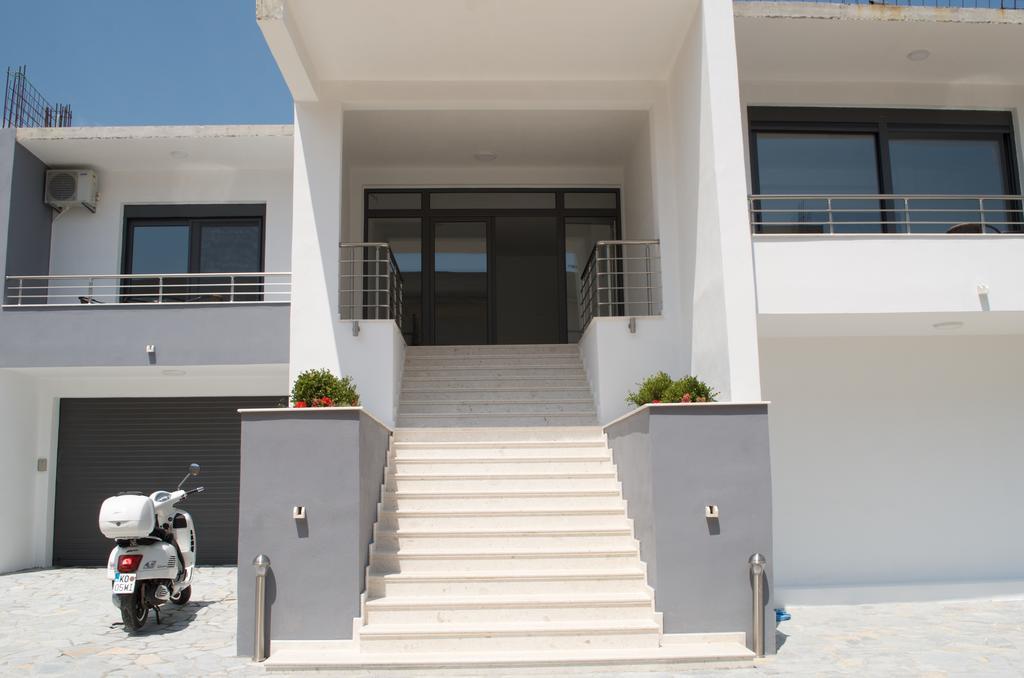 Flo Apartments Улцин Екстериор снимка