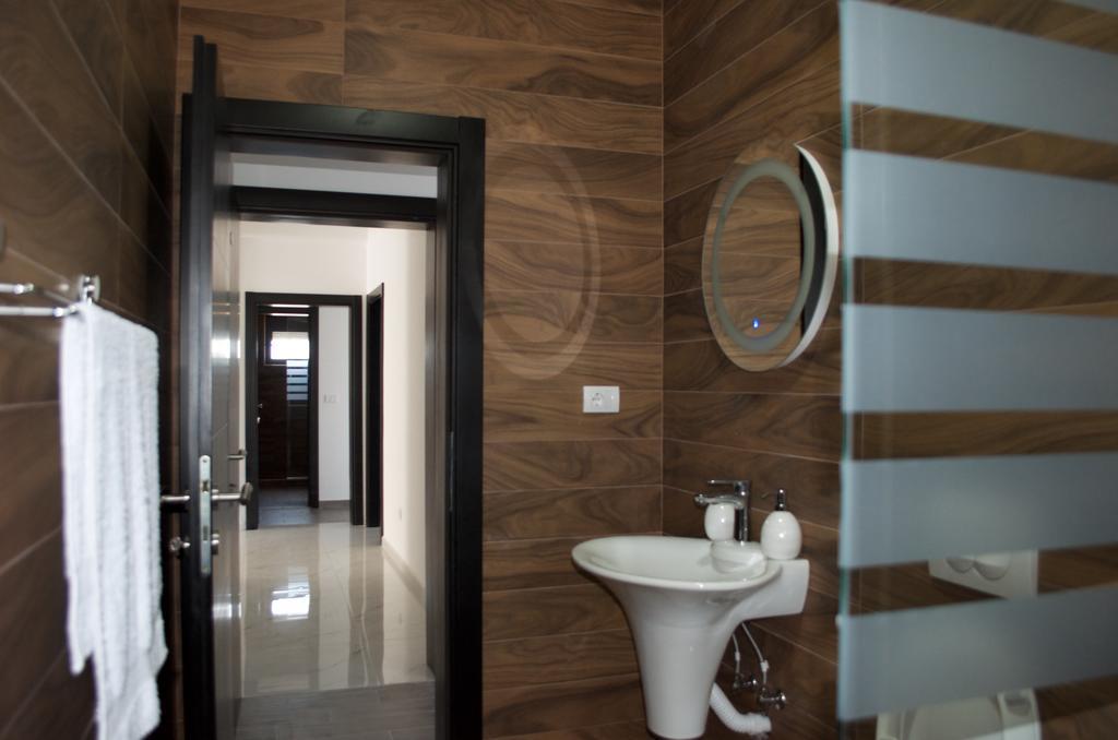 Flo Apartments Улцин Екстериор снимка