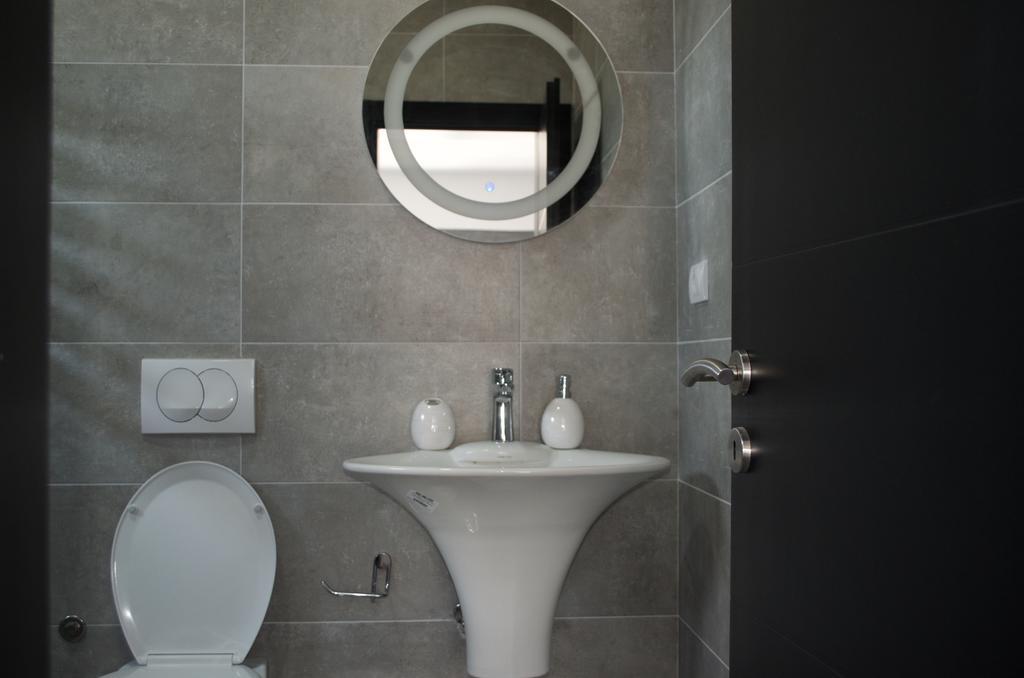 Flo Apartments Улцин Екстериор снимка