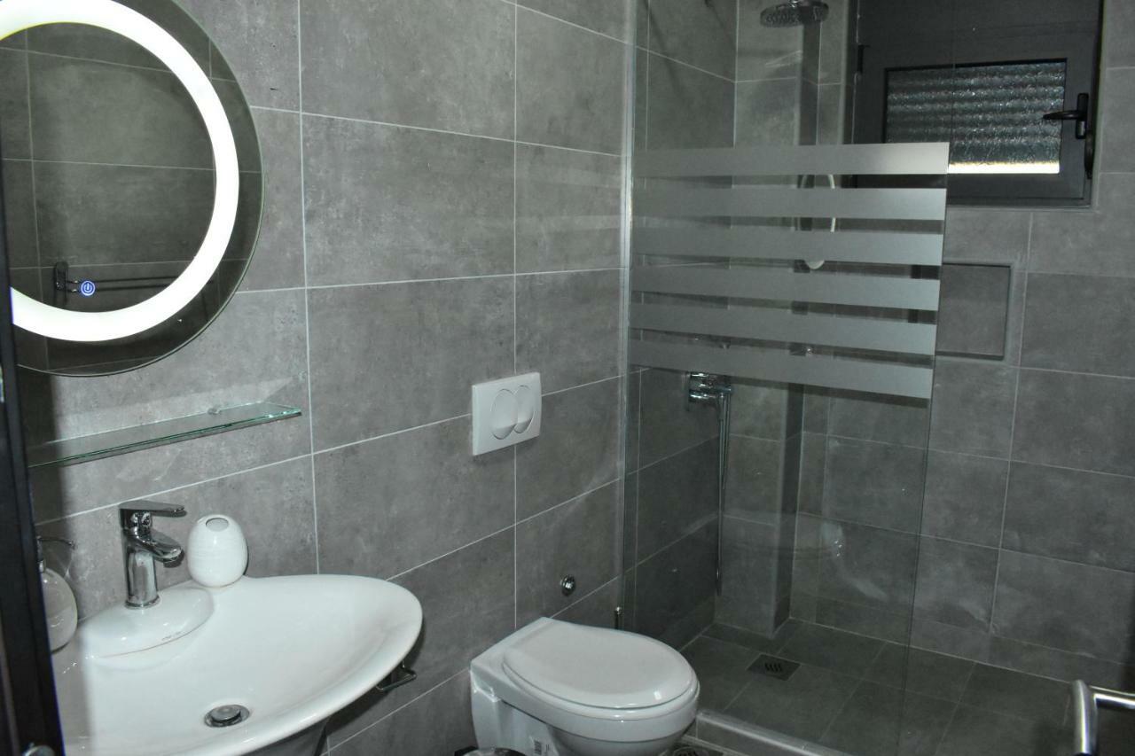 Flo Apartments Улцин Екстериор снимка