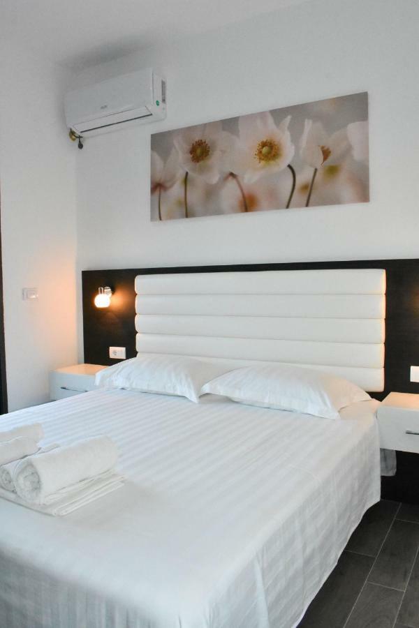 Flo Apartments Улцин Екстериор снимка