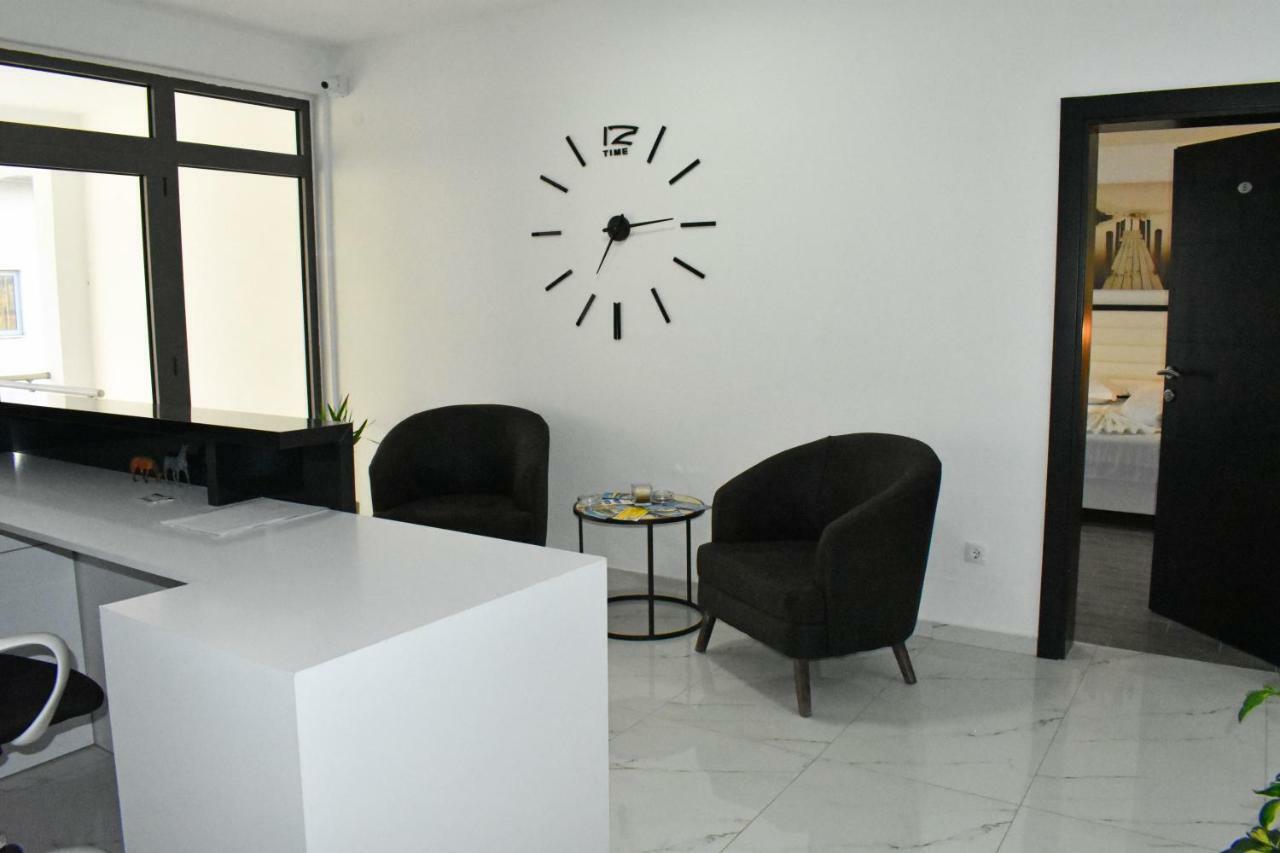 Flo Apartments Улцин Екстериор снимка